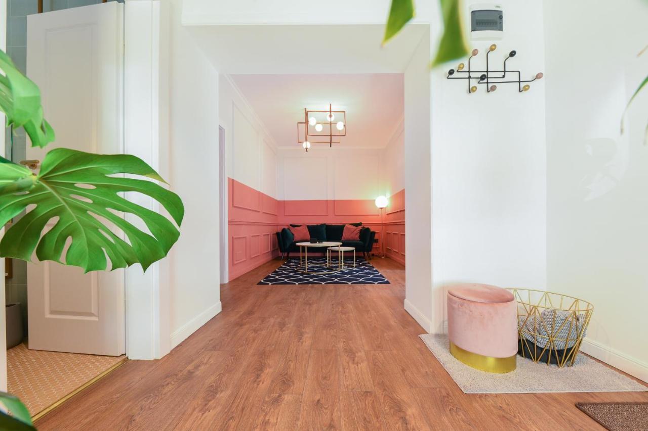 Designer Apartment In The City Center Клуж-Напока Екстериор снимка